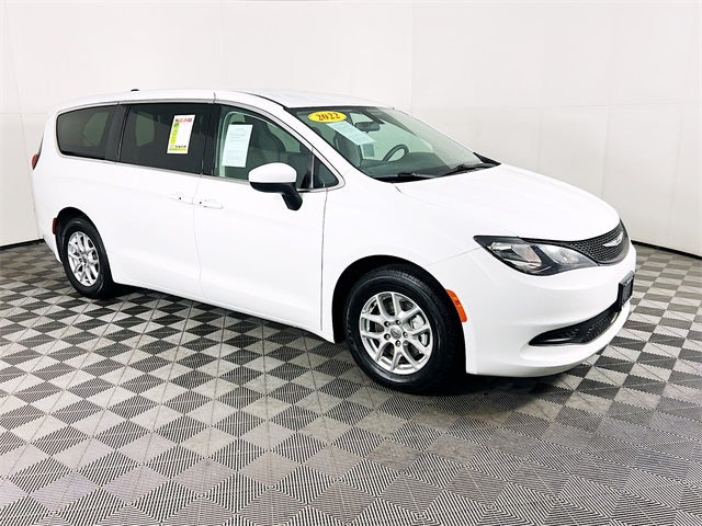 2022 Chrysler Voyager LX