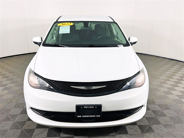 2022 Chrysler Voyager LX