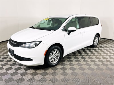 2022 Chrysler Voyager LX