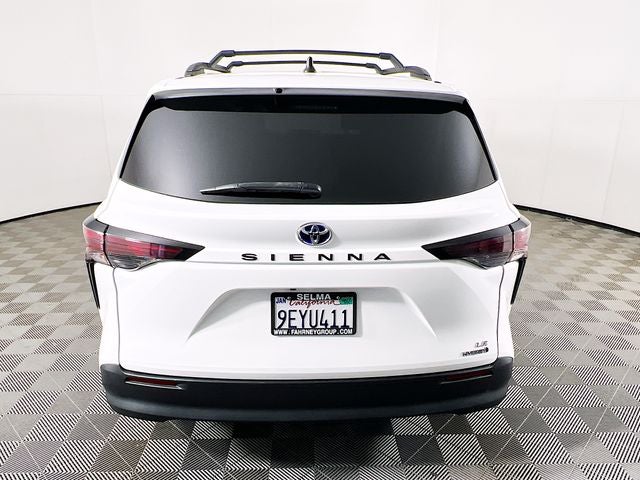 2023 Toyota Sienna LE 8 Passenger