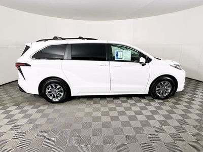 2023 Toyota Sienna LE 8 Passenger