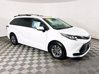 2023 Toyota Sienna LE 8 Passenger