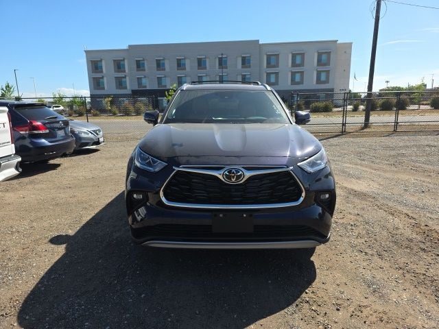 2026 Toyota Highlander Hybrid Platinum