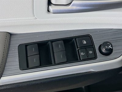 2025 Toyota Sienna XLE 8 Passenger