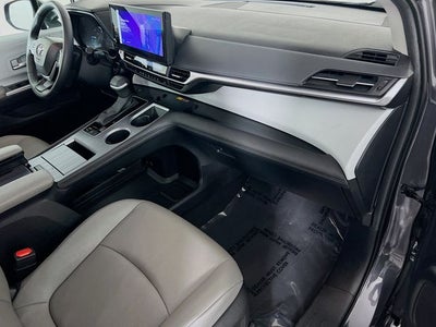 2025 Toyota Sienna XLE 8 Passenger