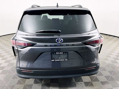 2025 Toyota Sienna XLE 8 Passenger