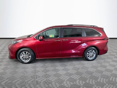 2025 Toyota Sienna XLE 8 Passenger