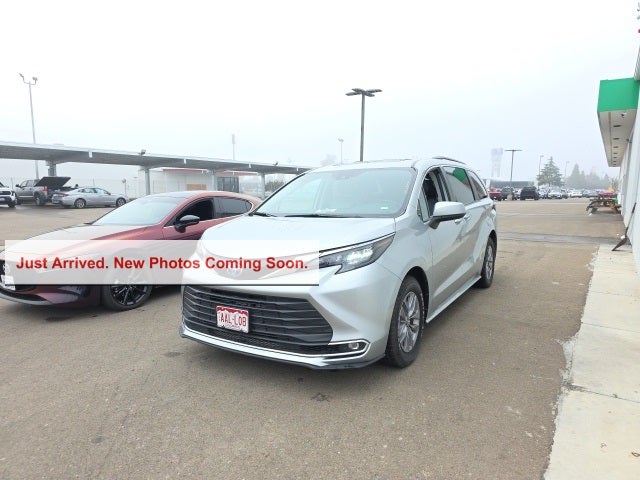 2024 Toyota Sienna XLE