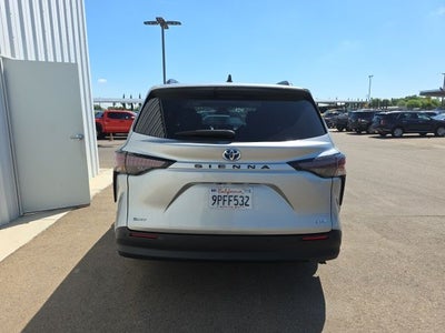 2025 Toyota Sienna XLE 8 Passenger
