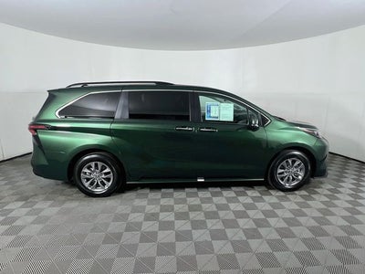 2026 Toyota Sienna XLE 8 Passenger