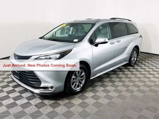 2024 Toyota Sienna XLE 8 Passenger