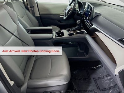 2024 Toyota Sienna XLE 8 Passenger