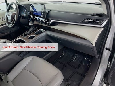 2024 Toyota Sienna XLE 8 Passenger