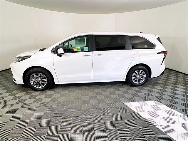 2025 Toyota Sienna XLE 7 Passenger
