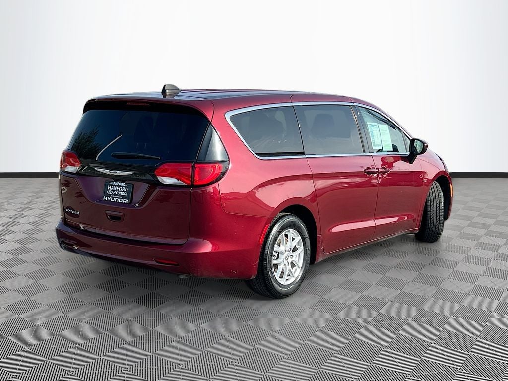 2023 Chrysler Voyager LX