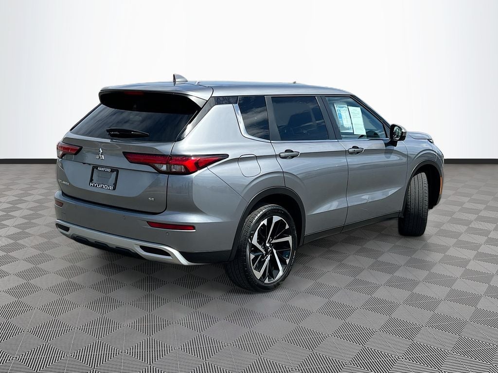 2024 Mitsubishi Outlander SE