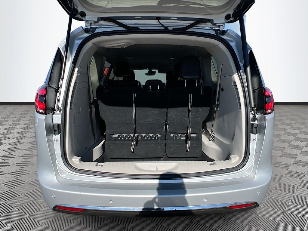 2024 Chrysler Pacifica Hybrid Select