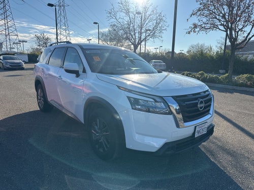 2024 Nissan Pathfinder SV