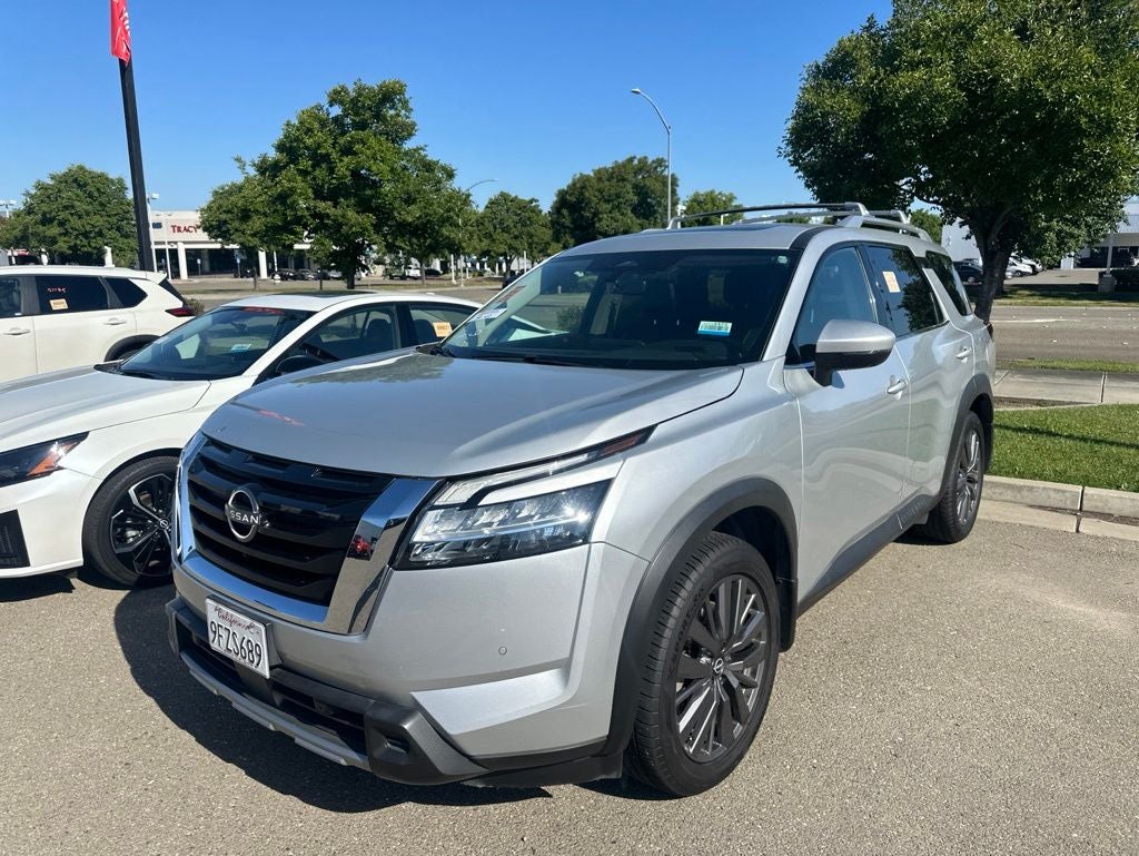 2023 Nissan Pathfinder SL