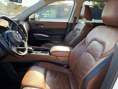 2023 Nissan Pathfinder Platinum