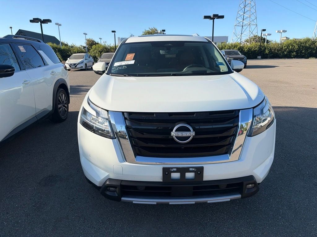 2023 Nissan Pathfinder Platinum