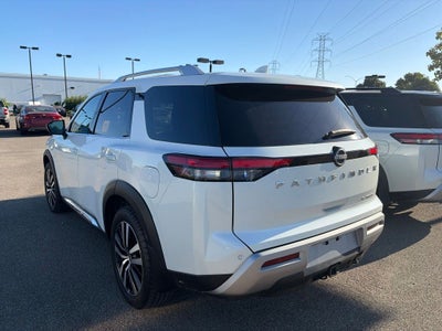2023 Nissan Pathfinder Platinum