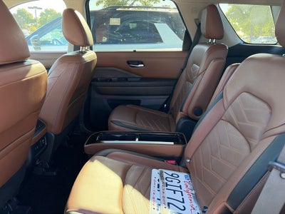 2023 Nissan Pathfinder Platinum
