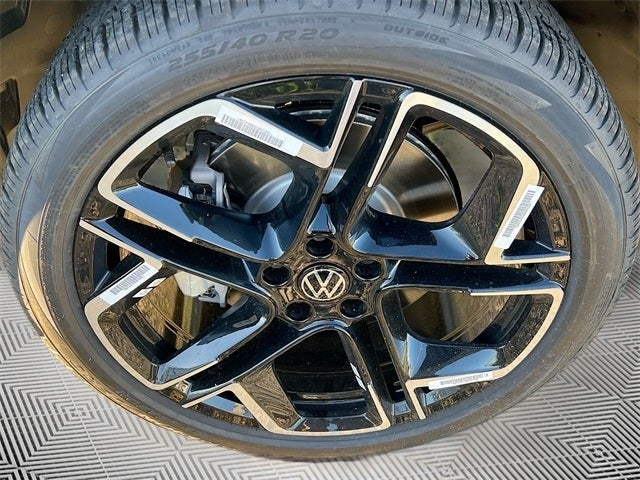 2026 Volkswagen Tiguan 2.0T SEL R-Line