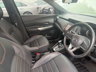 2020 Nissan Kicks SR