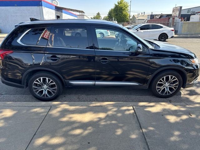 2017 Mitsubishi Outlander Base